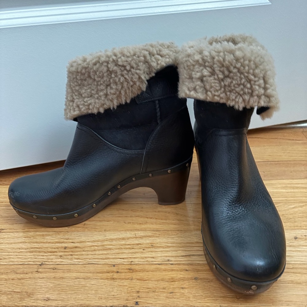UGG Amoret Black Leather Clog Heeled Platform Boots with Tan Shearling Cuff